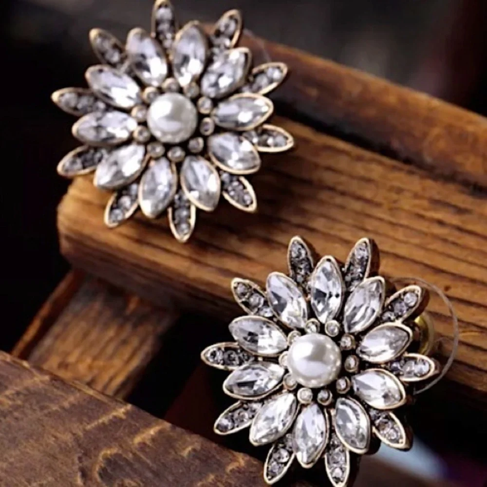 NEW Bridal Earrings CRYSTAL & PEARL Retro Post EARRINGS #176